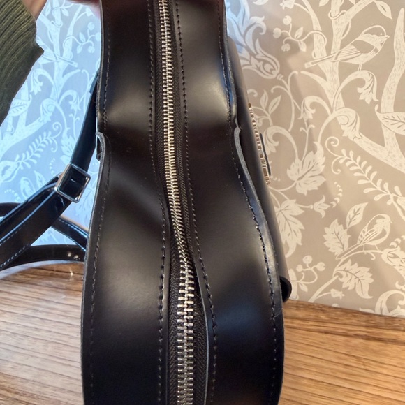 Dr. Marten’s Black Kiev Leather Large Heart Convertible Shoulder Bag Backpack - Picture 4 of 17